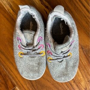 Allbirds Kids Gray Sneakers with Pink and Yellow Accents - Size 7T